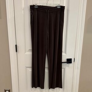 Athleta Seasoft Mid Rise Straight Pant - Size Medium - Truffle